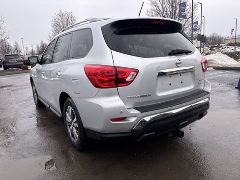 Used 2018 Nissan Pathfinder SV image 9
