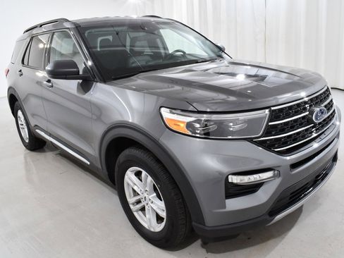 Used 2023 Ford Explorer XLT w/ Equipment Group 202A image 5