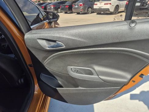 Used 2017 Chevrolet Cruze Premier FWD image 21