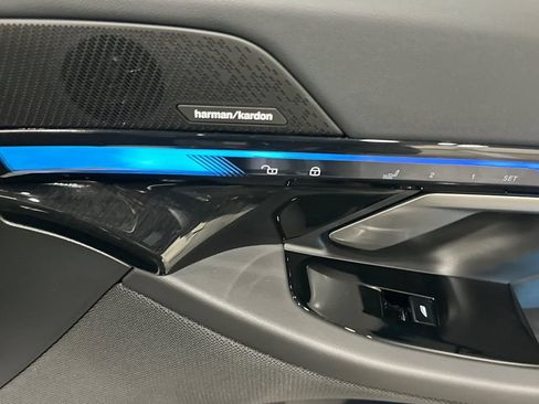 Used 2026 BMW i5 M60 w/ Premium Package RWD image 19