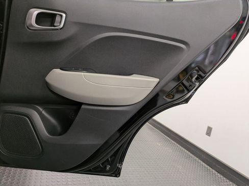 Used 2021 Hyundai Venue SEL w/ Premium Package image 28