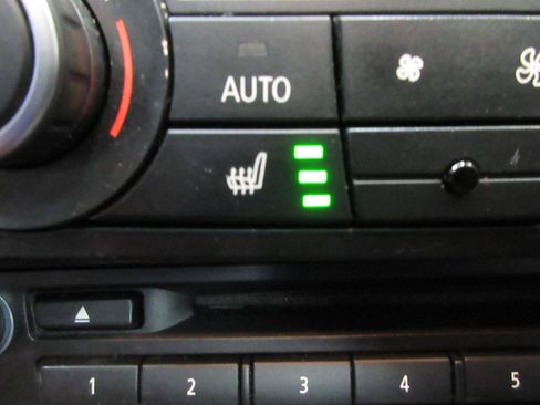Used 2011 BMW 328i xDrive Sedan AWD/4WD image 20