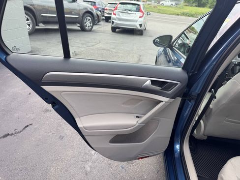 Used 2016 Volkswagen Golf S FWD image 16