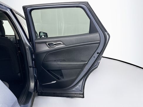 Used 2025 Kia Sportage LX FWD image 28