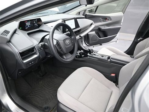 Used 2024 Toyota Prius LE image 4