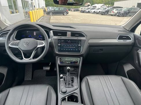 Used 2023 Volkswagen Tiguan SE w/ Panoramic Sunroof Package AWD/4WD image 19