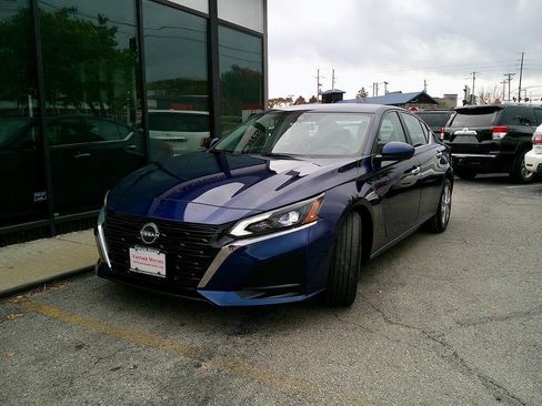 Used 2023 Nissan Altima 2.5 S image 2