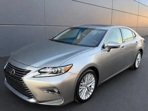 Used 2016 Lexus ES 350 w/ Navigation System Package FWD image 1