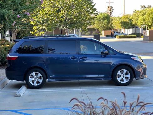 Used 2019 Toyota Sienna LE image 9