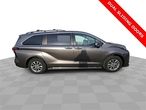Used 2022 Toyota Sienna LE image 9