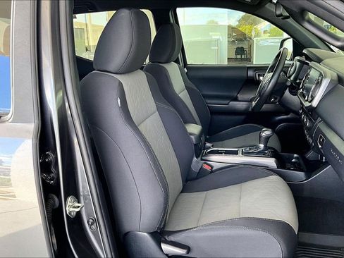 Certified 2022 Toyota Tacoma TRD Sport w/ Technology Package image 30