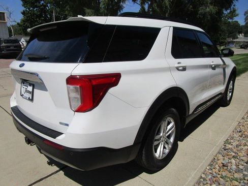 Used 2020 Ford Explorer XLT w/ Equipment Group 202A image 7