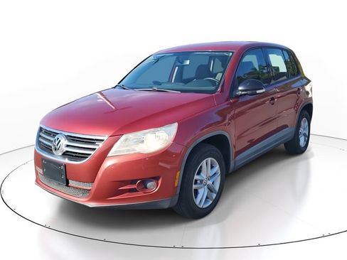 Used 2011 Volkswagen Tiguan S image 3