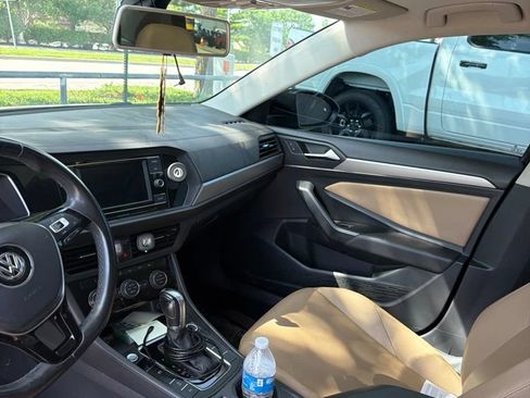Used 2019 Volkswagen Jetta SE FWD image 4
