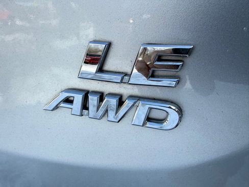 Used 2015 Toyota RAV4 LE image 9