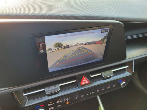 Used 2025 Kia Niro LX image 14