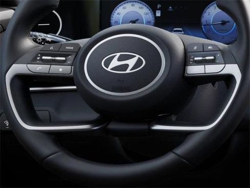 Used 2025 Hyundai Elantra SEL FWD image 17