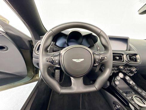 Used 2023 Aston Martin V8 Vantage Roadster RWD image 12