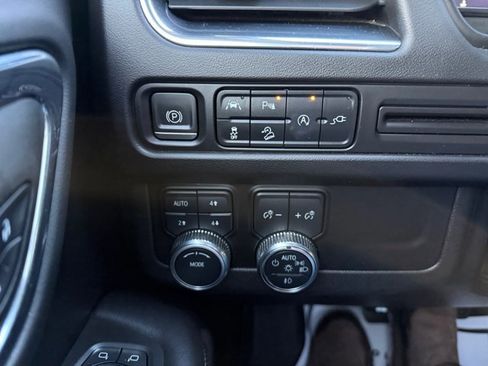 Certified 2022 GMC Yukon XL AT4 image 20