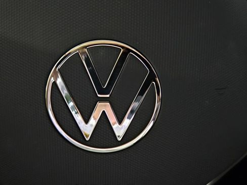 Certified 2024 Volkswagen Tiguan SE w/ Panoramic Sunroof Package FWD image 27