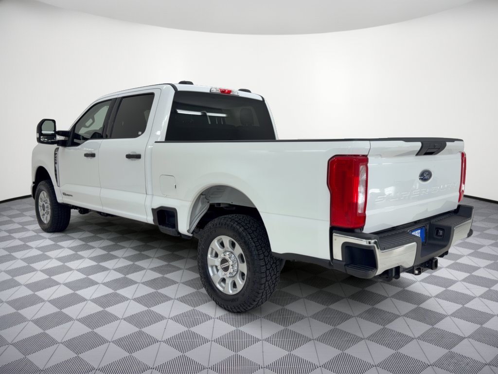 Used 2024 Ford F250 XLT AWD/4WD image 3