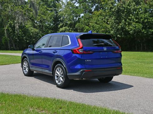 Used 2023 Honda CR-V EX image 3