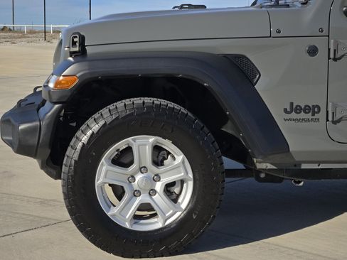Used 2022 Jeep Wrangler Unlimited Sport w/ Sun And Sound Package image 9