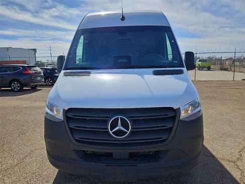 Used 2025 Mercedes-Benz Sprinter 2500 image 12
