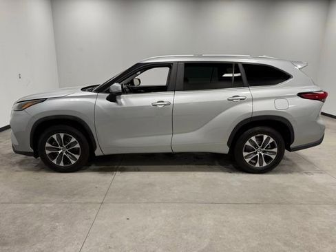 Used 2023 Toyota Highlander XLE image 8