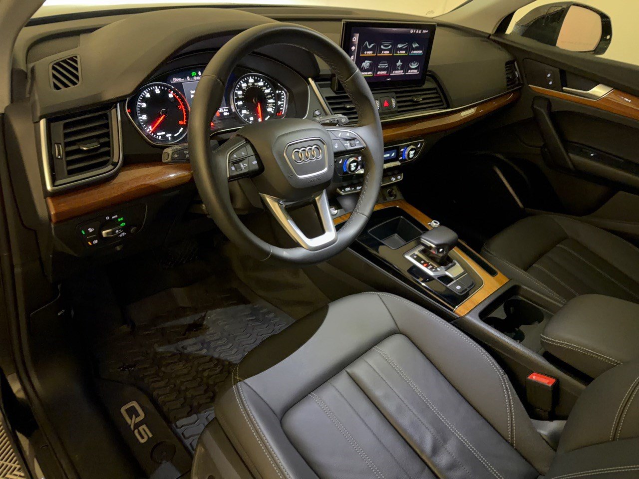 Certified 2023 Audi Q5 2.0T Premium w/ Convenience Package AWD/4WD image 4
