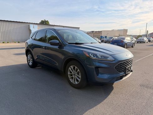 Used 2020 Ford Escape SE FWD image 3
