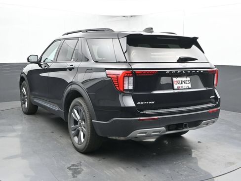 Used 2025 Ford Explorer Active w/ Active Comfort Package AWD/4WD image 11