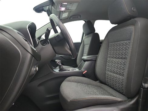 Used 2022 Chevrolet Equinox LT image 11