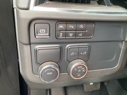 Used 2025 Chevrolet Suburban Premier RWD image 13