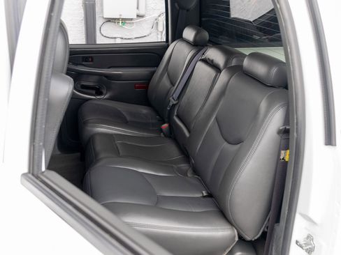 Used 2005 Chevrolet Silverado 3500 LT w/ Heavy-Duty Power Package image 32