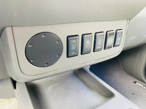 Used 2018 Nissan Frontier SV RWD image 33