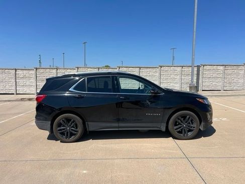 Used 2020 Chevrolet Equinox LT w/ Midnight Edition FWD image 2