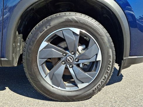 Used 2024 Nissan Rogue SV AWD/4WD image 8