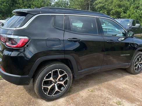 New 2025 Jeep Compass Limited image 8