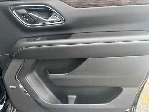 Used 2022 Chevrolet Suburban LT w/ Luxury Package image 11