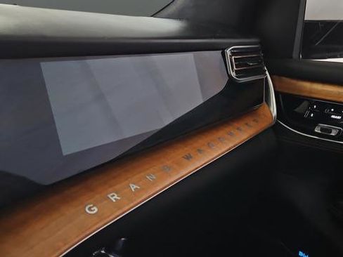 Used 2022 Jeep Grand Wagoneer Series III w/ Rear Seat Video Group 1 AWD/4WD image 37