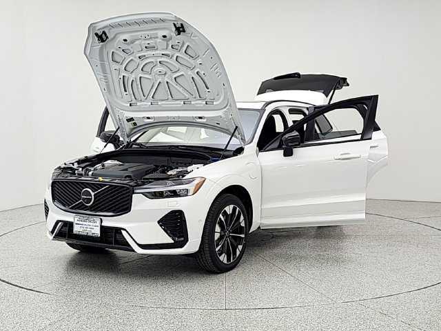 New 2026 Volvo XC60 T8 Plus w/ Climate Package AWD/4WD image 9