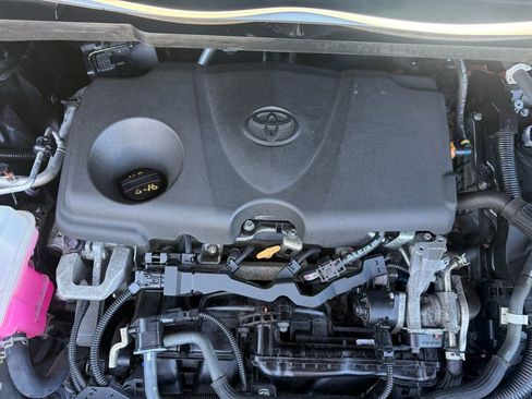 Used 2021 Toyota Sienna Limited image 52