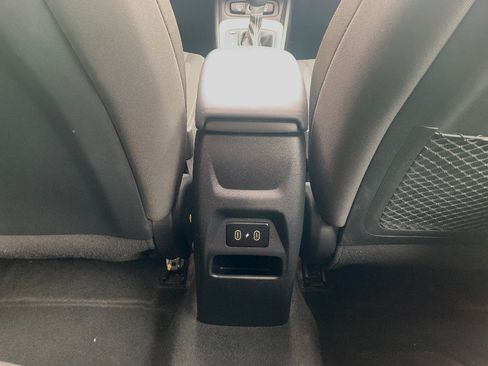 Used 2025 Hyundai Venue SEL FWD image 27