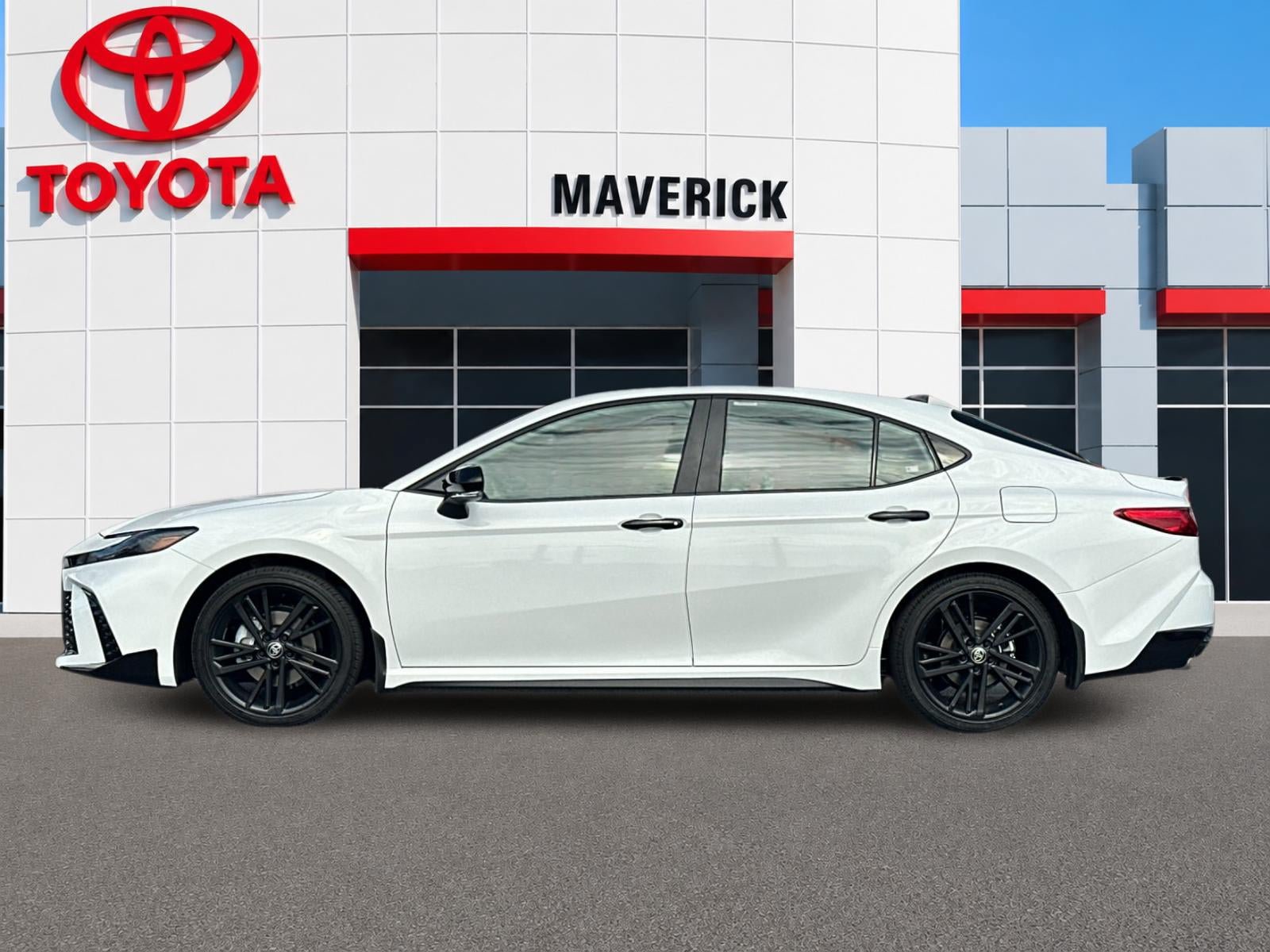 New 2026 Toyota Camry Hybrid FWD image 2