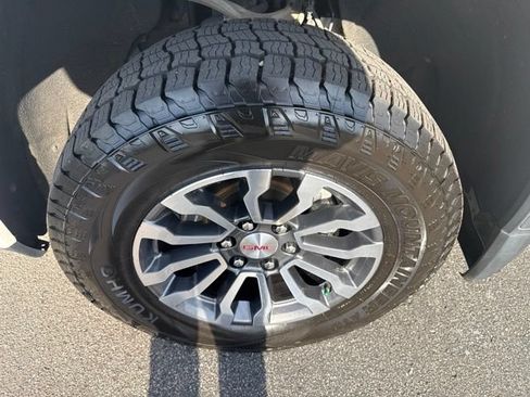 Used 2021 GMC Sierra 1500 AT4 w/ AT4 Preferred Package AWD/4WD image 12
