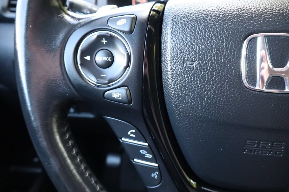 Used 2016 Honda Pilot Touring image 32
