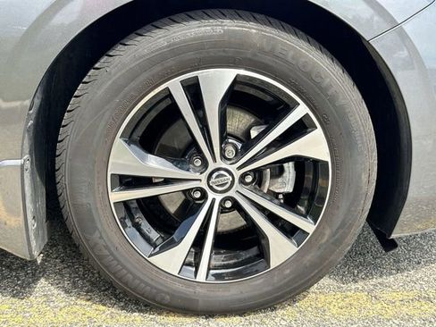 Certified 2022 Nissan Sentra SV FWD image 13