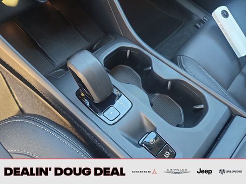 Used 2025 Volvo XC40 B5 Core image 24