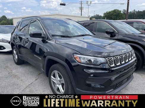 Used 2024 Jeep Compass Latitude AWD/4WD image 1